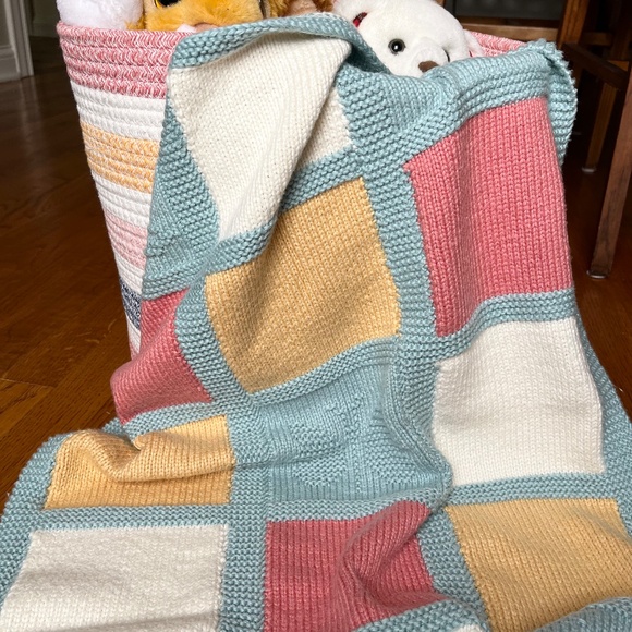 Lovely soft handcrafted baby/doll blanket, never used - Picture 4 of 4